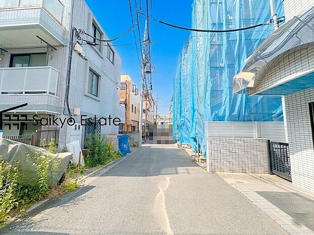 【前面道路】交通量の少ない前面道路ですので、小さなお子様がおられるご家庭でも安心してお住まいいただけます。