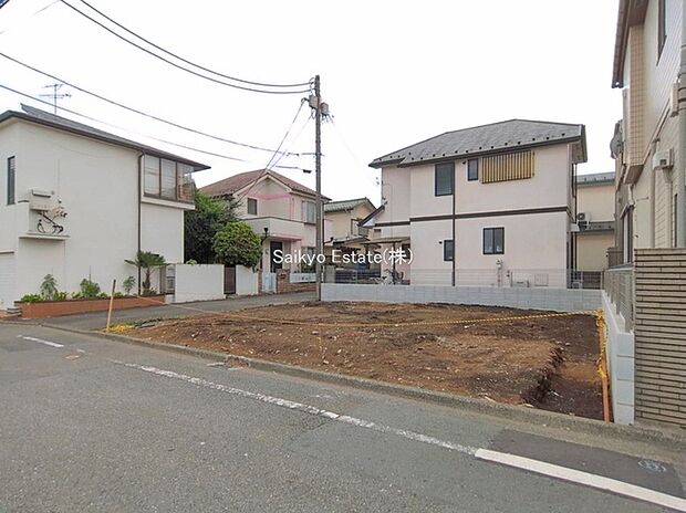 【現地写真】開放感のある北東角地！敷地面積ゆとりの30坪超！車種にもよりますが駐車2台可能です！周辺は公園が点在した緑豊かな住環境です！