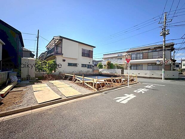 【前面道路】交通量の少ない前面道路ですので、小さなお子様がおられるご家庭でも安心してお住まいいただけます。
