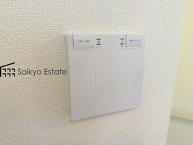 【床暖房】リビングには床暖房を標準で完備します。空気を汚さずに室内を快適な温度に保ちますので、小さなお子様やご年配の方にも安心です。