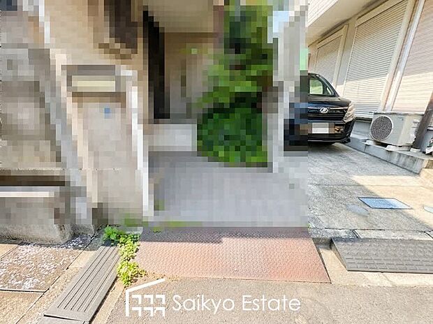 【前面道路を含む現地写真※現況古家あり】お車の出し入れがスムーズに出来る前面道路になります。ストレスを感じる事なく出来ますので駐車苦手な方もご安心いただけます。