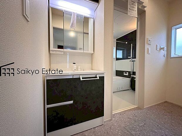 【シャワー付き洗面化粧台】「シャワー付き洗面化粧台」は暮らしを快適にしてくれます。朝の身支度もスムーズに♪