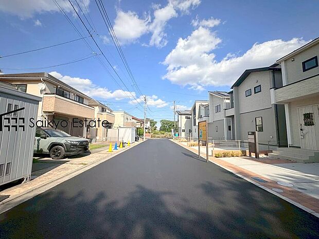 【前面道路】小学校まで徒歩約14分、中学校まで徒歩約2分でお子様が無理なく通える距離です。保育園や幼稚園も近くに多数あり、子育てファミリーには嬉しい環境です!
