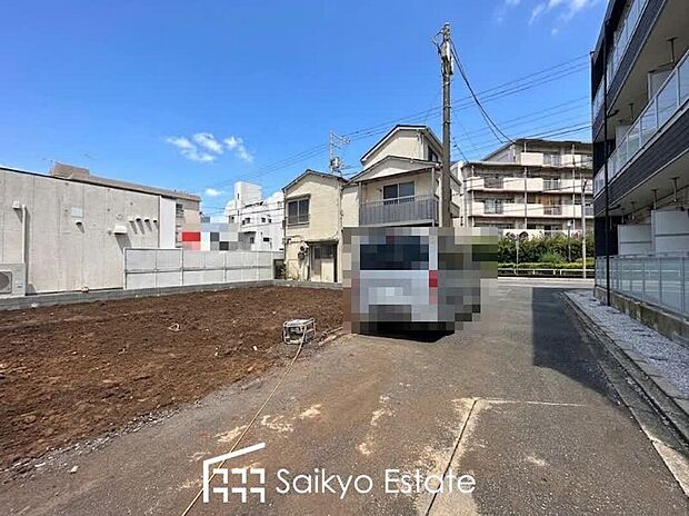 【前面道路】前面道路、幅員がございますので、駐車もスムーズに行えます！駐車が少し苦手なママさんでも安心ですね♪
