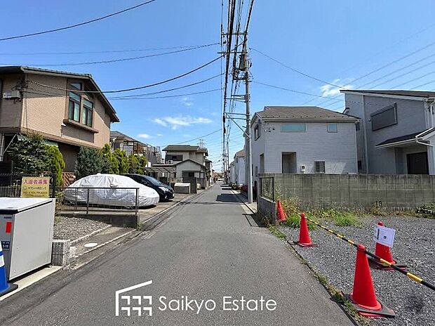 【前面道路】小学校まで徒歩約10分、中学校まで徒歩約10分でお子様が無理なく通える距離です。保育園や幼稚園も近くに多数あり、子育てファミリーには嬉しい環境です！