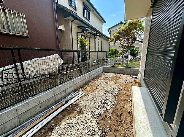 【庭】南庭がございますので、家庭菜園やガーデニング、夏はお子様の水遊びやBBQなど楽しみが広がります♪
