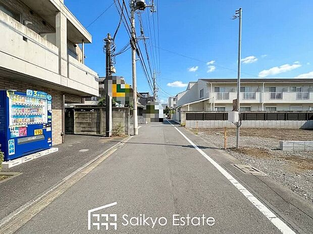 【前面道路】交通量の少ない前面道路ですので、小さなお子様がおられるご家庭でも安心してお住まいいただけます。
