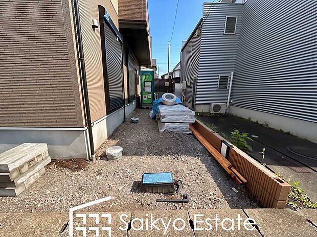 【駐車場】車種にもよりますが駐車2台可能です！来客時などに便利な他、セカンドカーをお持ちの方、購入をご検討の方は必見です！