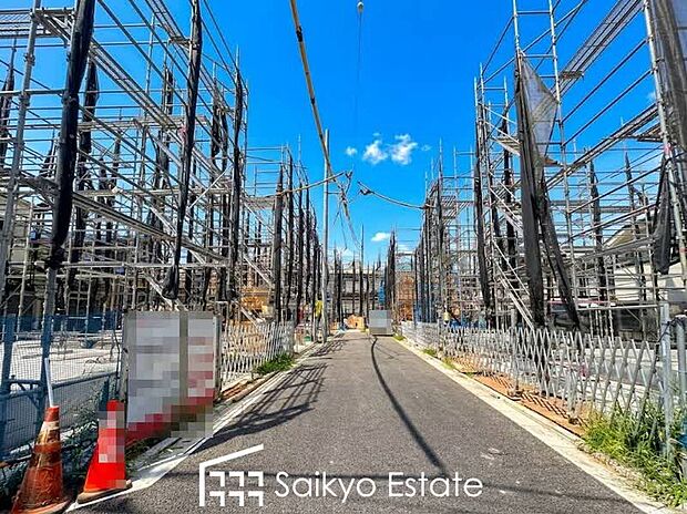 【現地写真】太陽光発電・蓄電池を標準搭載!初期費用0円でご利用いただけます。15年後には無償譲渡!太陽光発電による経済効果で「エネカリ」利用料をお支払いいただけます。