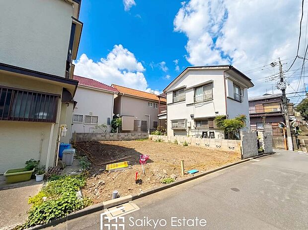 【前面道路を含む現地写真】スーパー、コンビニが徒歩7分圏内に点在し、生活環境良好です!急なお買い物も安心です♪