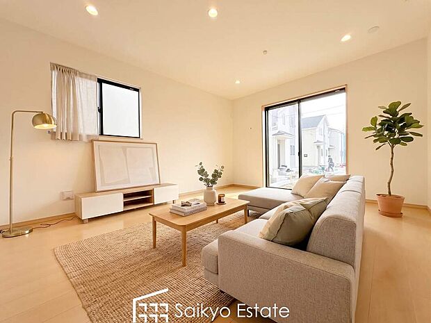 【リビング【施工例】】開口部の大きな窓!陽当り良好なリビングです。うれしい床暖房完備で寒い季節も足元から暖めてくれます!