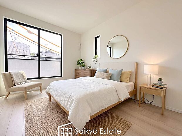 【洋室【施工例】】2面採光で明るく風通しも良好です!天気の良い日は是非窓を開けて空気の入替をしてみるのはいかがでしょうか♪