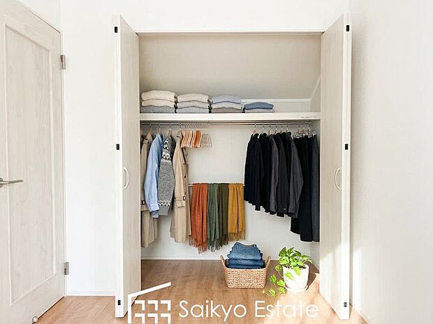 【収納】各居室に収納を設けておりますので、衣類の他にもカバンや小物など何でも収納して、居室の全空間を有効活用できます♪
