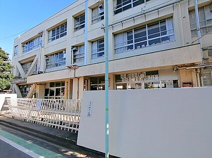 狛江市立和泉小学校 約500ｍ(徒歩約7分)