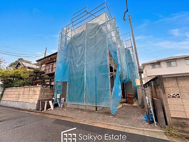 【現地外観】飲食店など商業施設が点在している新青梅街道にアクセスしやすく、お車や自転車でのお出かけもスムーズです!