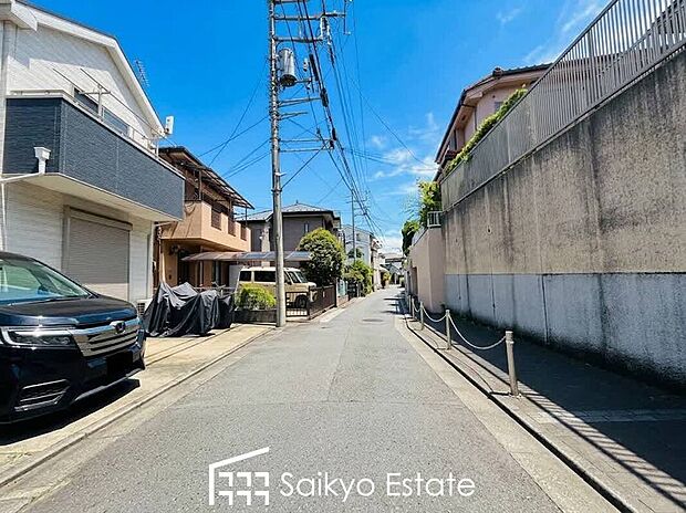 【前面道路】交通量の少ない前面道路ですので、小さなお子様がおられるご家庭でも安心してお住まいいただけます。