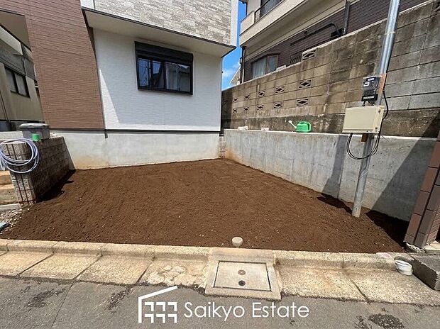 【駐車場】車種にもよりますが駐車2台可能です!来客時などに便利な他、セカンドカーをお持ちの方、購入をご検討の方は必見です!