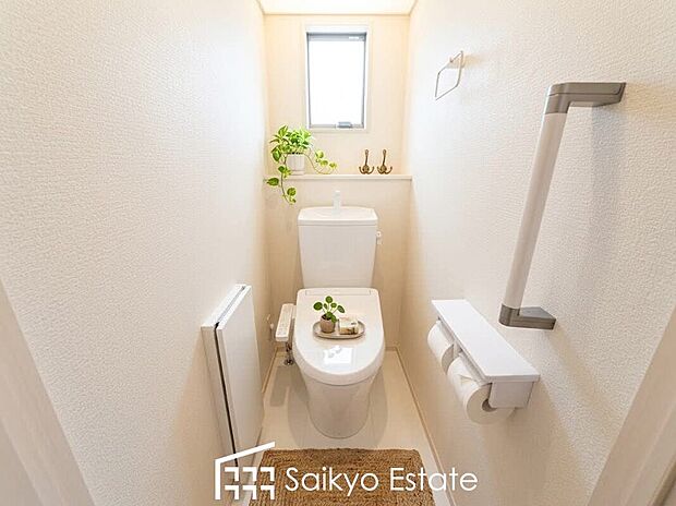 【【ウォシュレット付トイレ】】快適な温水洗浄便座付。いつも使うトイレだからこそ、こだわりたいポイントですね。※小物類はCG加工しています。