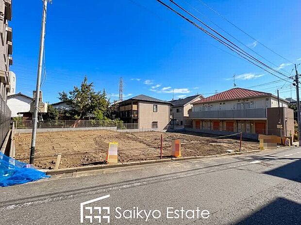 【現地写真】小学校まで徒歩約10分、中学校まで徒歩約5分でお子様が無理なく通える距離です。保育園や幼稚園も近くに多数点在！スーパーまで徒歩約4分で急なお買い物も安心です！