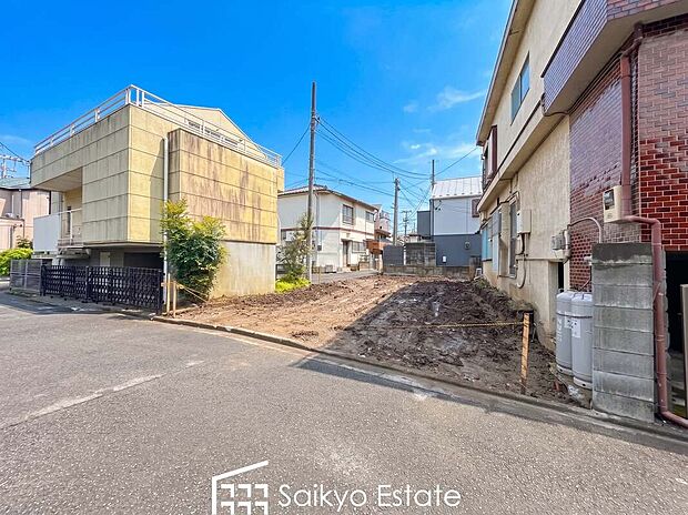 【現地写真】コンビニまで徒歩約4分など、周辺は商業施設が充実した暮らし便利な立地です!急なお買い物も安心です♪