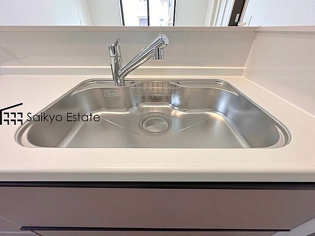 【浄水器】「浄水器」をスリムに内蔵したハンドシャワー式の水栓金具です。シンクもスッキリ!