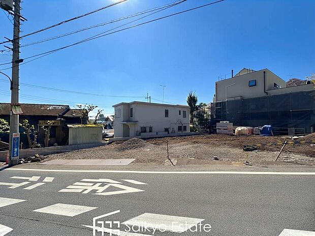 【現地写真】小学校まで徒歩5分、中学校まで徒歩約7分でお子様が無理なく通える距離です。保育園や幼稚園も近くに多数あり、子育てファミリーには嬉しい環境です!