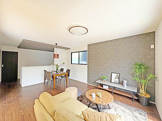 【LDK 16帖：2号棟】モデルハウス仕様！
全6棟36坪超えのゆとりある敷地のZEH水準仕様住宅が誕生！
上連雀の閑静な住宅街に佇む、商業・翔育施設が整っている過ごしやすい住環境となっています。