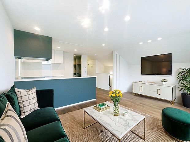 【LDK:19.25帖】
TES床暖房・食器洗乾燥機・タッチレス水栓・浴室暖房乾燥機など快適に過ごせる設備が標準装備している邸宅。本画像はCGで作成しており、実際に現地に家具は配置しておりません。