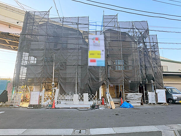 【外観:12月中旬撮影】
宅配ボックスやEVコンセントなどのあると嬉しい設備が豊富に備わった物件。