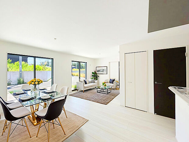 【LDK】
新街区スカイテラス南山の自然豊かで心落ち着く閑静な住宅街。
異なる間取りプランで各御家庭に合った暮らしが見つかります。
