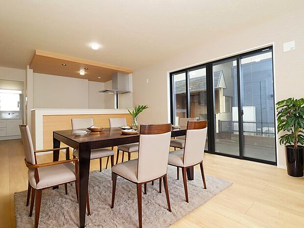 【建物プラン例：LDK】
間口が約6.2ｍある整形地のため、プランが組みやすく理想の暮らしが叶います。
建物参考価格：1500万円｜建物面積：84ｍ2～