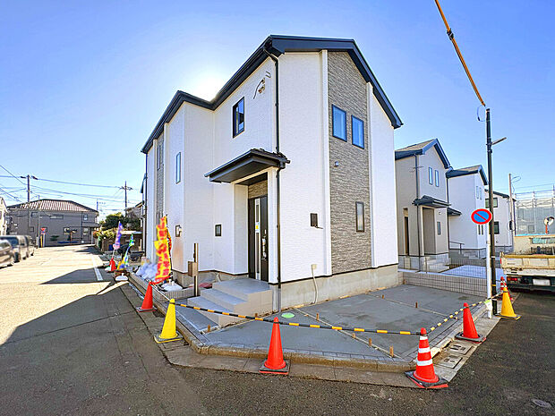 【外観】
西武池袋線「大泉学園」駅徒歩20分の立地!
太陽光発電設備搭載の長期優良住宅が全6棟で誕生しました!