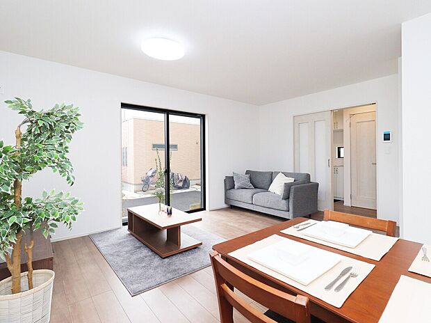 【LDK:A号棟】
全棟LDK15.75帖以上の3部屋ファミリープラン。
収納など、棟によって間取の特色が異なるので理想のライフスタイルに合わせた棟選びが可能となっています。