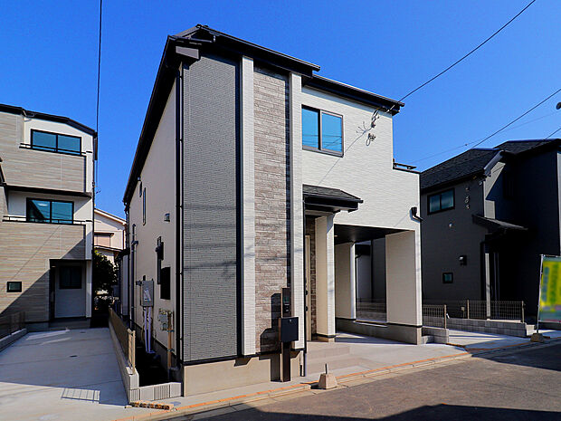 【外観】
全12棟の大型分譲地が誕生！完成しているため、即日ご案内可能です！
断熱・省エネ性能に優れたZEH水準仕様住宅！
長期優良住宅、設計・建設住宅性能評価書、耐震等級3取得の高仕様な邸宅！