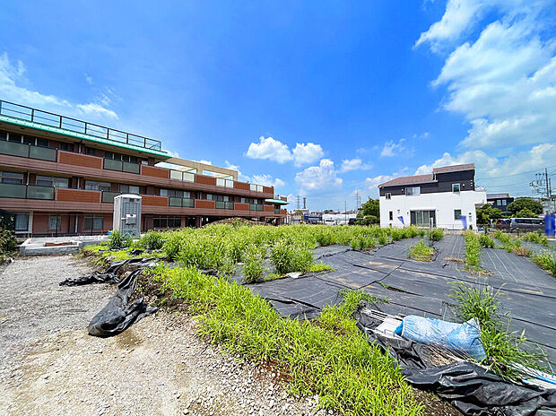 【現地外観】
緑豊かな公園が身近に揃い、落ち着いた住環境が広がる『牟礼1丁目』。保育園や小学校も徒歩圏にあり、子どもの成長を安心して見守れる子育てに適したエリアです。