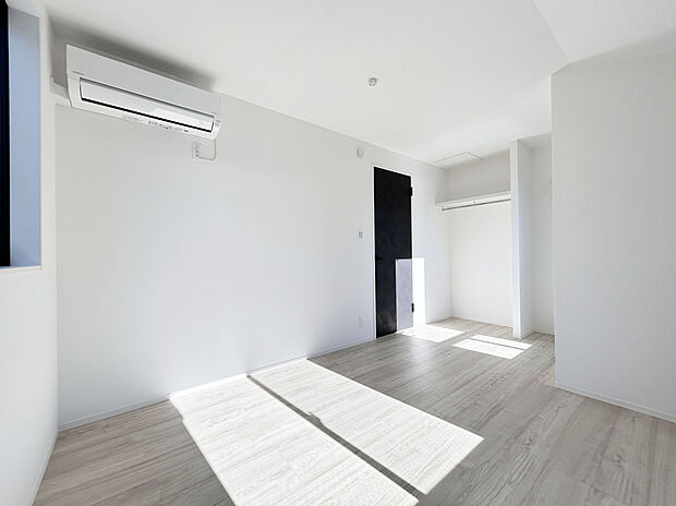 【建物プラン例】
スーパー徒歩8分、コンビニ徒歩3分、ドラッグストア徒歩5分で利用可能な立地！日々のお買い物や休日のまとめ買いなども行き来しやすい距離で便利な住環境。