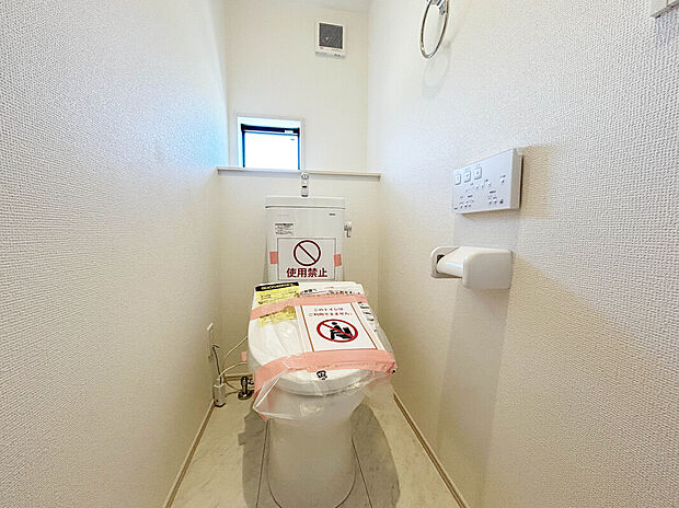 【【Toilet】】各階にトイレがあるので、朝の慌ただしい時間帯に混む心配が減ります。わざわざトイレのために階段を昇り降りをせずに済みます。