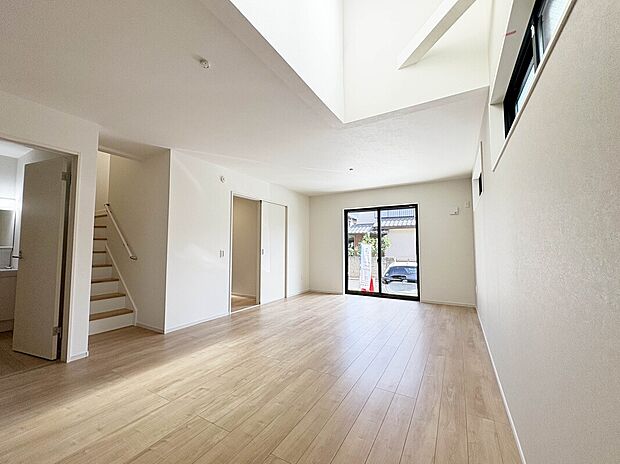 【【LDK：19.1帖】】LDK19.1帖の開放的なプランニング。生活スタイルに合わせてレイアウトを自由に組みやすい広さがあります。