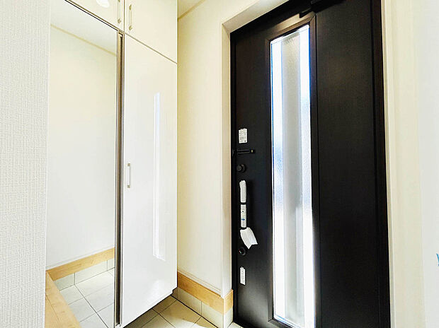 【【Entrance】】保育園や小学校など教育施設が徒歩6分圏内にあり、共働きの子育て世帯でも安心して暮らせます。