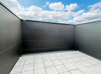 【Wide Balcony】