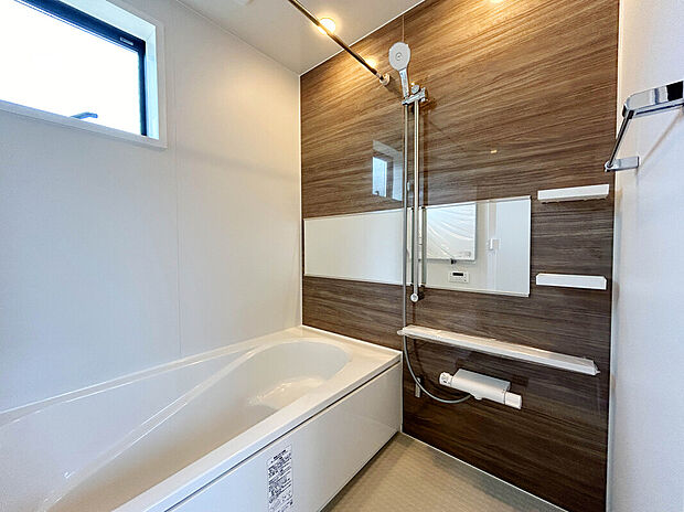 【【施工例:Bath Room】】1坪タイプのバスルーム。足を伸ばしてゆったりと浸かれるのはもちろん、洗い場も広さがあるので立ったりしゃがんだりする動作もスムーズに行えます。