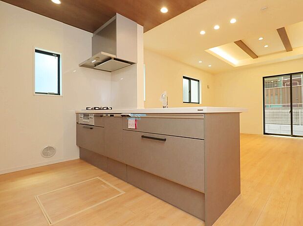 【【施工例：Kitchen】】あると便利な食洗器搭載キッチン。手洗いの時間や労力を大幅に削減でき、家事の効率化が図れ、空いた時間に他の作業やのんびり家族との時間が増えます。