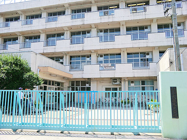 大田区立大森東中学校(約700m)