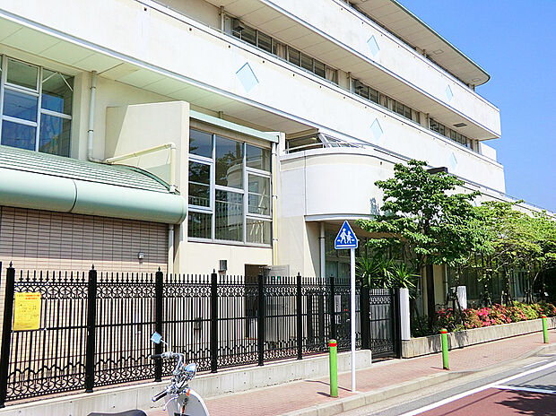 大田区立大森第一小学校(約800m)