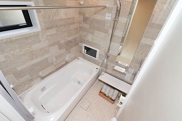 【【Bath Room】】浴室TV付で入浴中も楽しい時間を過ごすことが可能。ミストサウナやジェットバス機能付きで贅沢な入浴時間を過ごすことが出来ます。