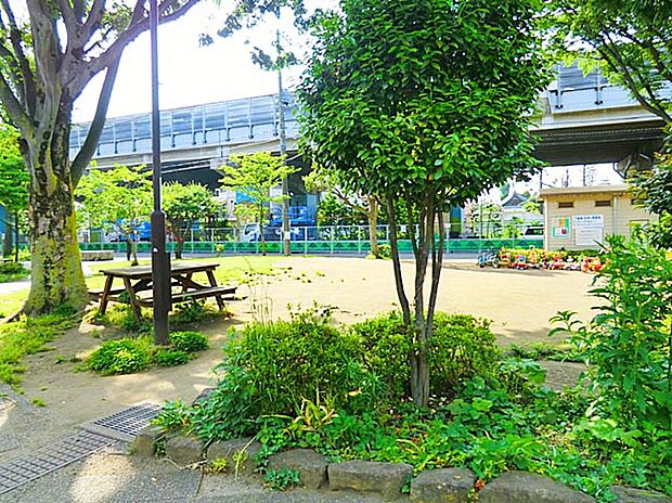 松葉山公園（約1,600m）