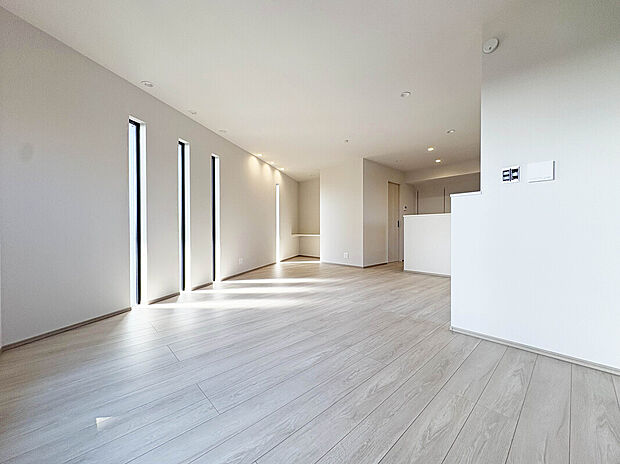 【【LDK：B号棟】】宅配ボックスやEVコンセントなどのあると嬉しい設備が豊富に備わった物件。