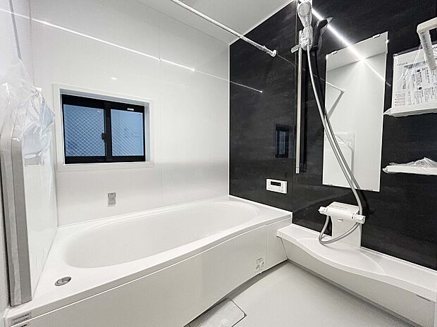 【【施工例:Bath Room】】1坪タイプのバスルーム。足を伸ばしてゆったりと浸かれるのはもちろん、洗い場も広さがあるので立ったりしゃがんだりする動作もスムーズに行えます。