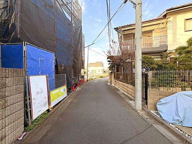 【【前面道路】】幼稚園徒歩7分、保育園徒歩6分、小学校徒歩15分、中学校徒歩20分で利用可能！共働きの子育て世帯でも安心して暮らせる住環境となっております！