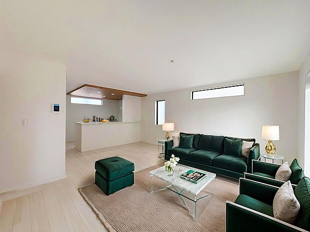 【【LDK】】アクセントクロスが採用された一色単調にならず部屋全体にメリハリが付き、おしゃれな雰囲気での暮らし。